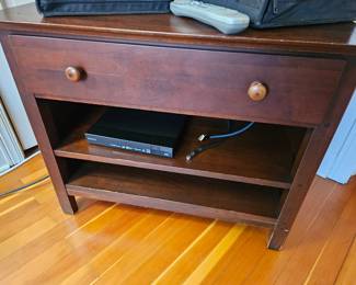 Media Stand Primitive