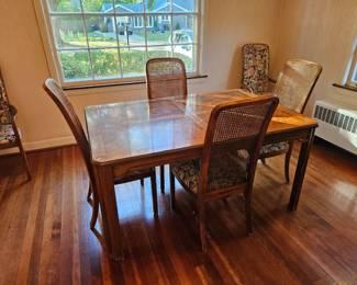 Table (2 Leaves) 4 Chairs