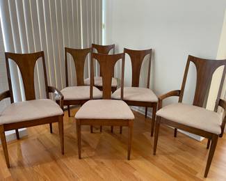 Great set of dining room chairs