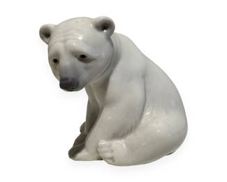 Lladro Glazed Porcelain Seated Polar Bear Figurine, Model 7683