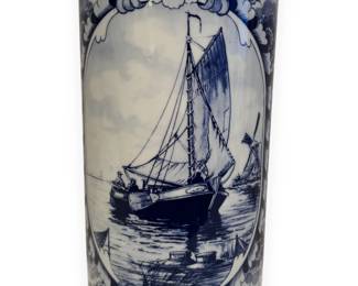 A Delfts Blue 'Delfino' Holland Ceramic Vase