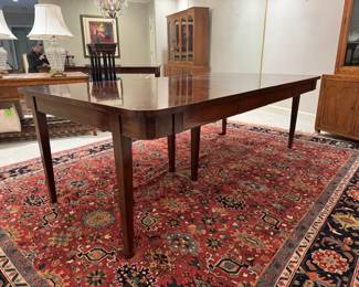 20th Century Federal Style Expandable Mahogany Dining Table