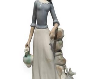 Lladro 'The Jug Carrier Woman' Porcelain Figurine, Model 4875