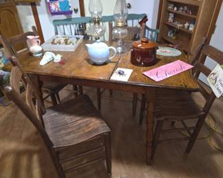 Vintage dining room table with 4 chairs