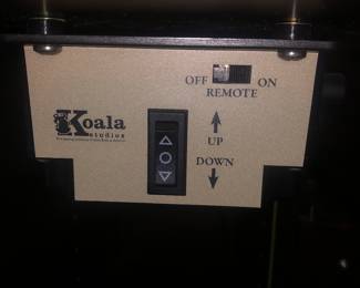 Koala lift for sewing cabinet