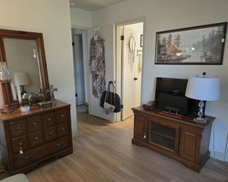 3-drawer with mirror, TV entertainment center