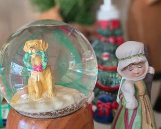 Vintage Christmas Lab water globe