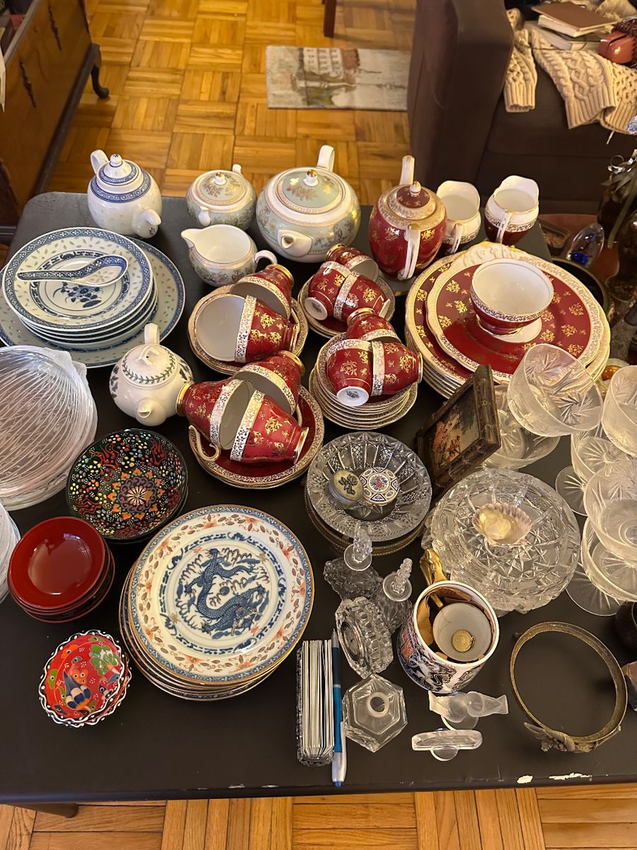 Assorted porcelain sets