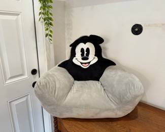 65 DeltaChildrenDisneyMickeyMouseCozeeBuddyChair