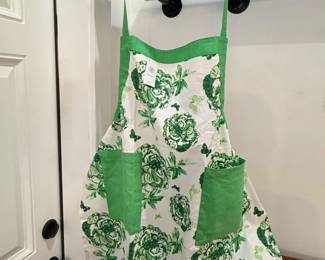 56 PatriciaHeatonHomeFloralsFlittersApron