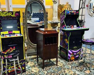 Arcade Games, Victrola and mirror Orlando Estate Auction