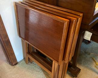 Tv tray tables