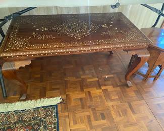 Anglo-Indian Bajot coffee table made of rosewood with bone inlay