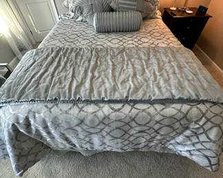 DANIELS AMISH Studio Queen Bed Frame