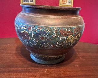 Chinese cloisonne cachepot, Bronze/enamel, 19th C.