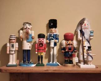Wooden Nutcrackers, 6-Piece Set