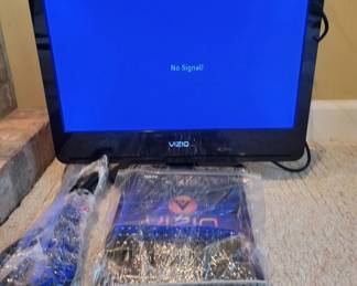 Vizio 18-Inch LCD TV With Accessories