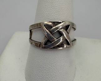 Silver Triquetra Ring