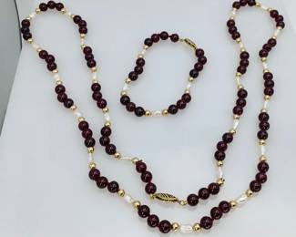 Garnet and Freshwater Pearl Necklace and Bracelet Set