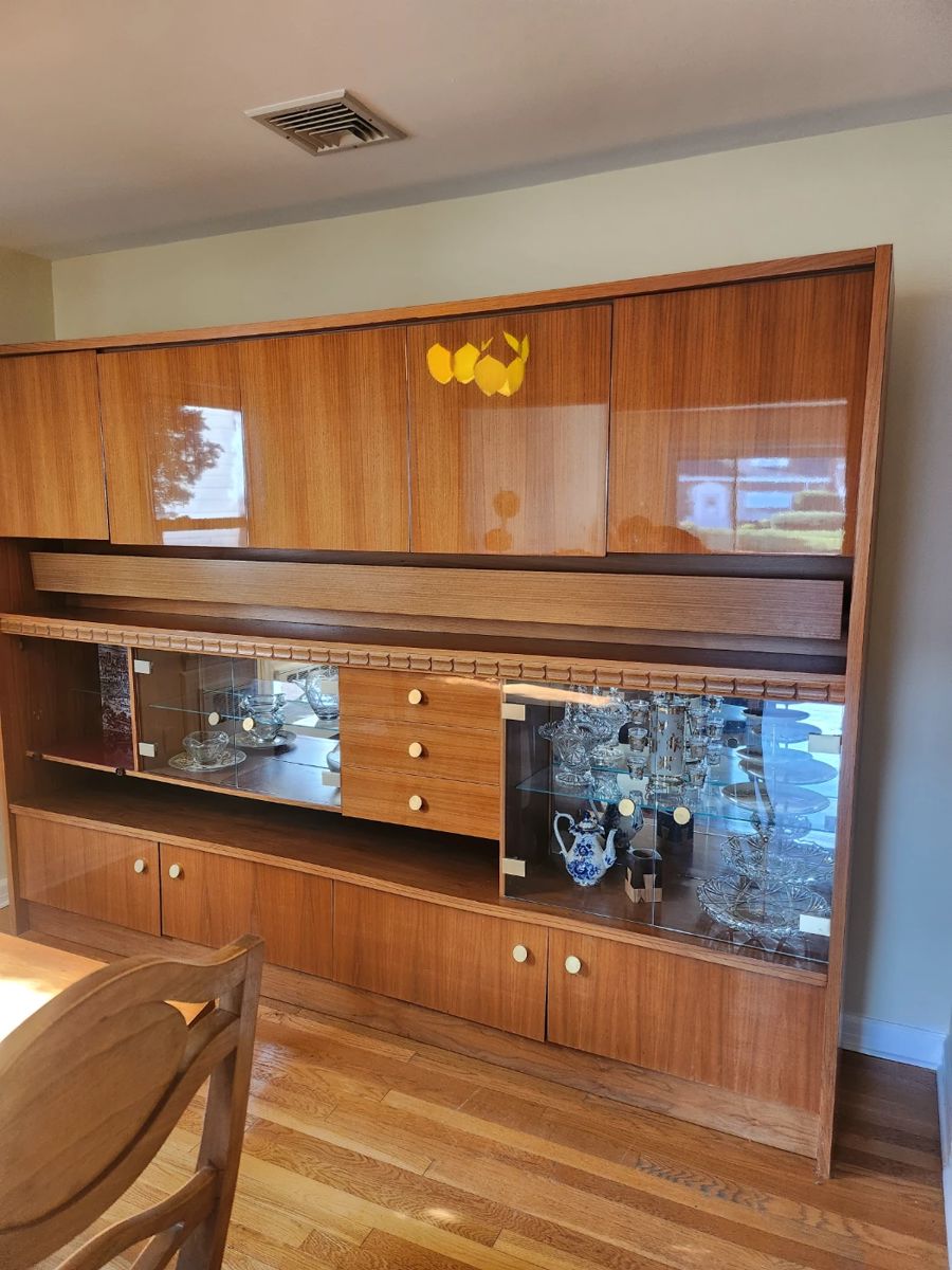 Mid Century Modern Furn, Art, jewelry starts on 11/6/2025