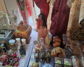 International Display Dolls