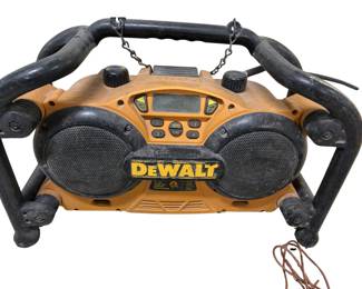 DeWalt DC011 Boombox AM FM AUX Electric or DeWalt Battery Pack Powered
