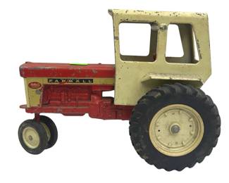ERTL International Farmall 560 IH Toy Tractor