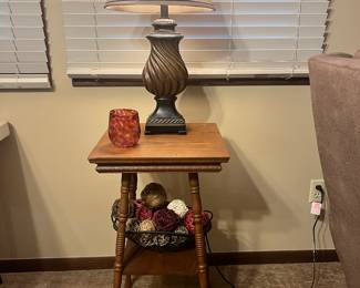 Small spindle leg parlor table