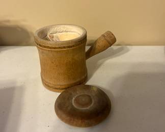 Wood shaving mug with lid