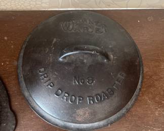 Cast iron covered Dutch oven 