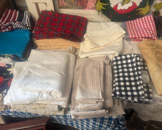Tablecloths, sheets, dish towels and bath towels 