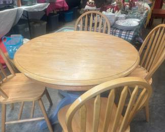 Table and 4 chairs 