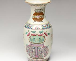 Chinese Late Qing Dynasty/ Early Republic Hand-Painted Famille Rose Ceramic Vase