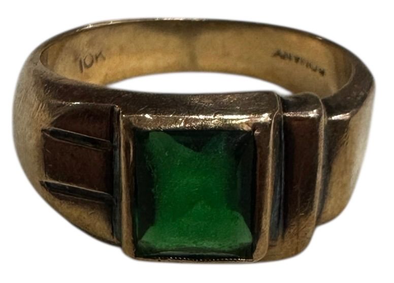 10K Gold Green Stone Ring 