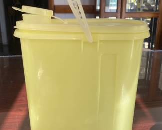 Like new - clean Tupperware pitcher