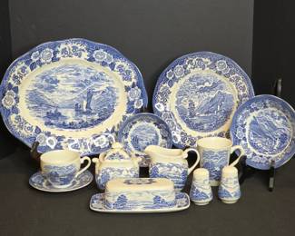 Vintage Royal Warwick Lochs of Scotland 64 pc Set
