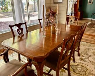 Dining Room Table and 6 Chairs