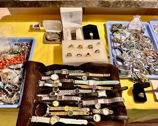 Costume Jewelry
Ladies Watches