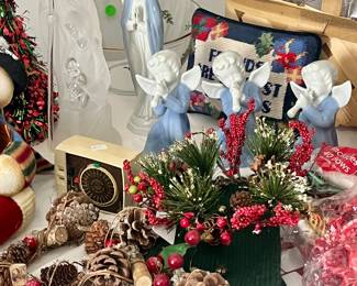 Beautiful Holiday and seasonal in upstairs back bedroom.