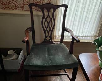 Set of 8 dining chairs with velvet seats. 