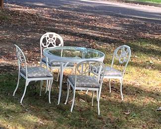 Brown Jordan table and 4 chairs.