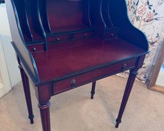 Nice little writing desk