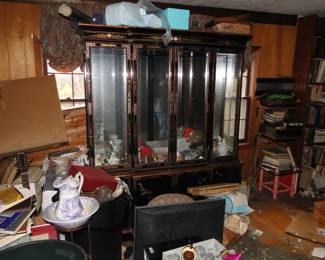 Oriental cabinet with bric-a-brac, Washbowl and basin