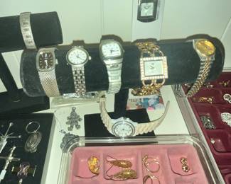 NUMEROUS WRIST WATCHES