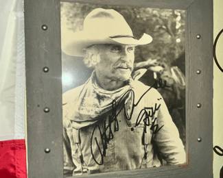 AUTOGRAPHED ROBERT DUVALL PICTURE AS AUGUSTUS "GUS" McCRAY