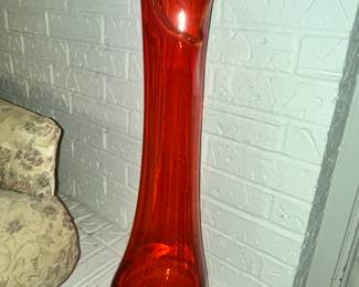 Fabulous, 28" tall L.E. Smith art glass vase!