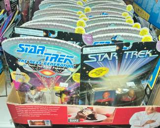 LOTS OF STAR TREK FIGURES - NEW IN PACKAGE!