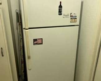 GE 2-DOOR FRIDGE