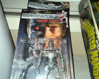 TERMINATOR 2 FIGURES IN PACKAGE