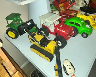 SEVERAL GREAT TONKA TOYS